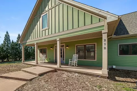 212 Winding Ln, Seneca, SC 29672