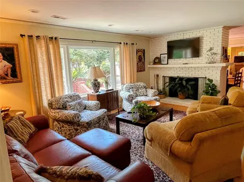Living - 103 Poole Ln, Clemson, SC 29631 photo 2 of 2