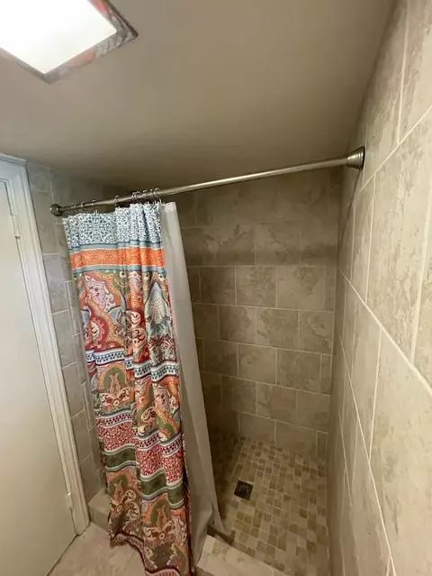Bath - 103 Poole Ln, Clemson, SC 29631 photo 7 of 8