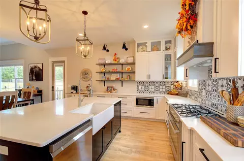 Kitchen - 104 Jericho Cir, Williamston, SC 29697 photo 4 of 5
