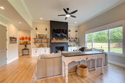 Living - 104 Jericho Cir, Williamston, SC 29697 photo 2 of 6