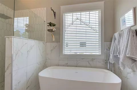 Bath - 104 Jericho Cir, Williamston, SC 29697 photo 2 of 4