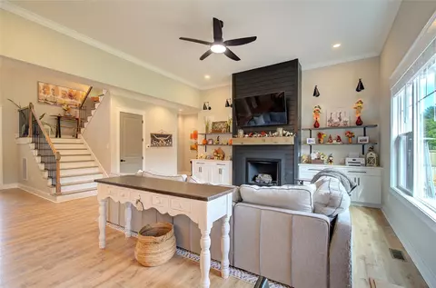 Living - 104 Jericho Cir, Williamston, SC 29697 photo 3 of 6