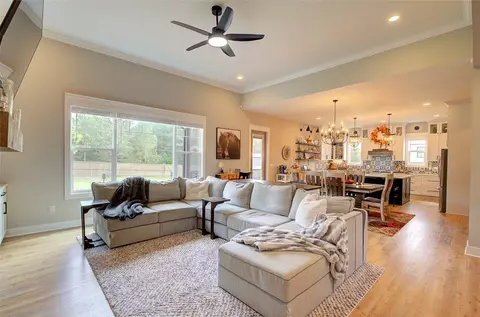 Living - 104 Jericho Cir, Williamston, SC 29697 photo 5 of 6
