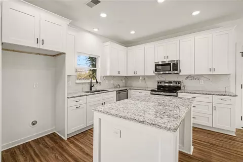 Kitchen - 202 Pine St, Easley, SC 29640 photo 2 of 4