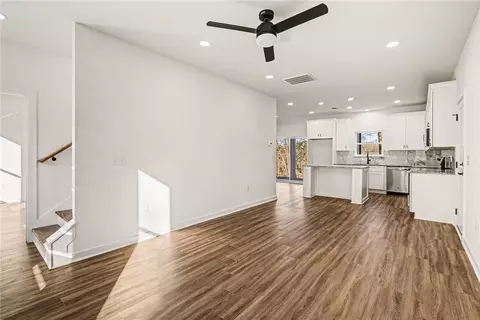 Living - 202 Pine St, Easley, SC 29640 photo 1 of 2