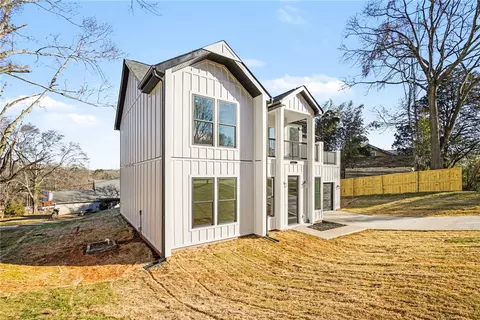 Exterior - 202 Pine St, Easley, SC 29640 photo 2 of 4