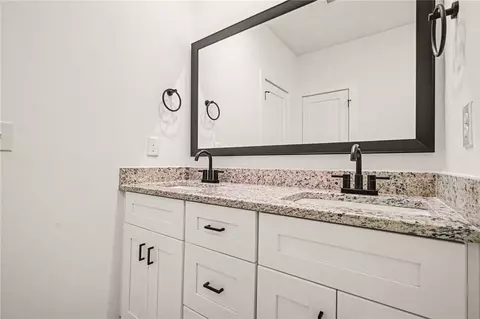 Bath - 202 Pine St, Easley, SC 29640 photo 4 of 5
