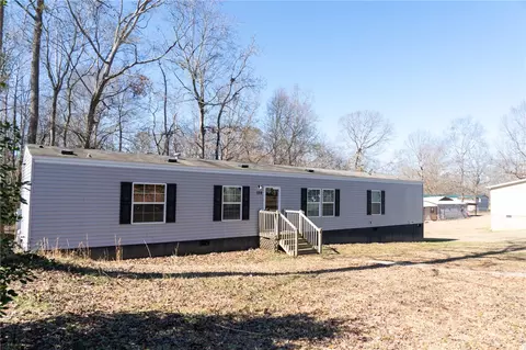 129 Timberlake Dr, Seneca, SC 29678