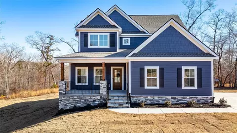 408 Falcons Lair West Dr, Walhalla, SC 29691