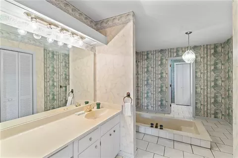 Bath - 501 Westminster Dr, Pendleton, SC 29670 photo 3 of 8