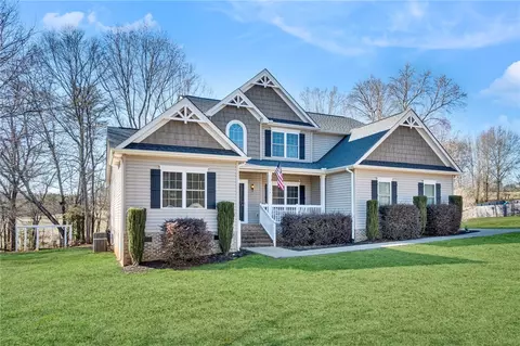 116 Faye Cir, Easley, SC 29640 photo 2