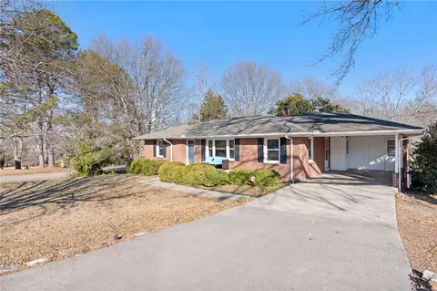 420 Brock St, Central, SC 29630