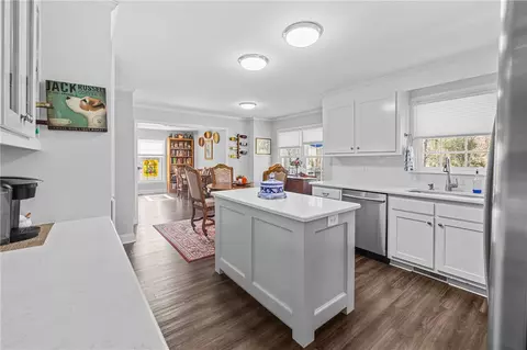 Kitchen - 204 Warrington Dr, Easley, SC 29642 photo 4 of 5
