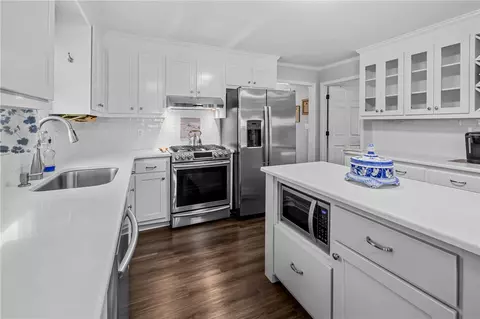 Kitchen - 204 Warrington Dr, Easley, SC 29642 photo 2 of 5