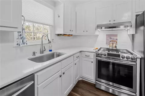 Kitchen - 204 Warrington Dr, Easley, SC 29642 photo 3 of 5