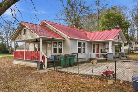 108 Boggs Dr, Townville, SC 29689