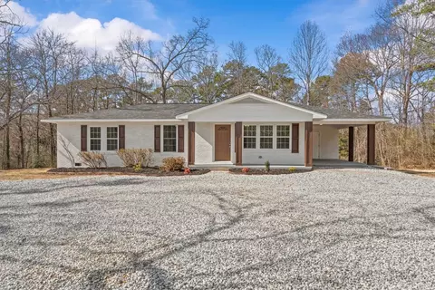 326 Kenneth St, Walhalla, SC 29691