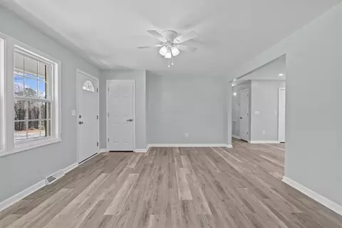 Living - 326 Kenneth St, Walhalla, SC 29691 photo 2 of 3