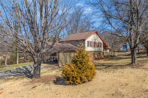 Exterior - 313 W Sunset Strip Dr, Seneca, SC 29672 photo 3 of 9