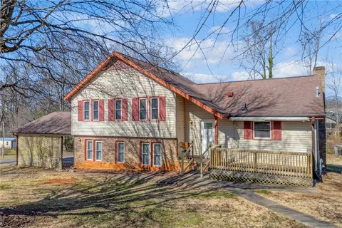 313 W Sunset Strip Dr, Seneca, SC 29672