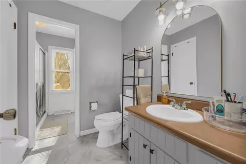 Bath - 313 W Sunset Strip Dr, Seneca, SC 29672 photo 3 of 8