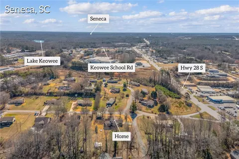 View/Area - 313 W Sunset Strip Dr, Seneca, SC 29672 photo 2 of 4