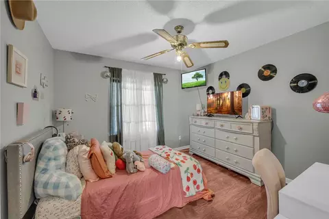 Bedroom - 313 W Sunset Strip Dr, Seneca, SC 29672 photo 4 of 9