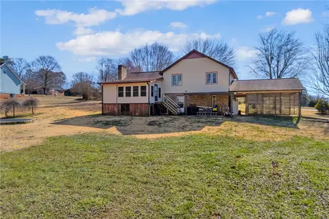 Exterior - 313 W Sunset Strip Dr, Seneca, SC 29672 photo 5 of 9