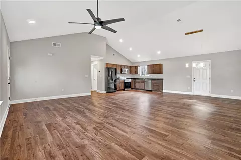 Living - 7 W 2nd St, Williamston, SC 29697 photo 4 of 8