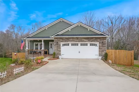 28 Vanessa Rae Ln, Pendleton, SC 29670