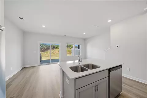 Kitchen - 129 Kerwin Ct, Greer, SC 29651 photo 2 of 4