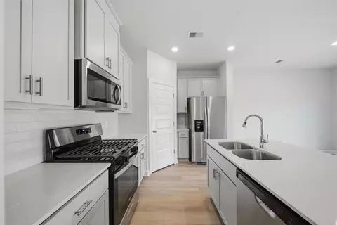 Kitchen - 129 Kerwin Ct, Greer, SC 29651 photo 1 of 4