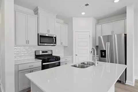 Kitchen - 129 Kerwin Ct, Greer, SC 29651 photo 4 of 4