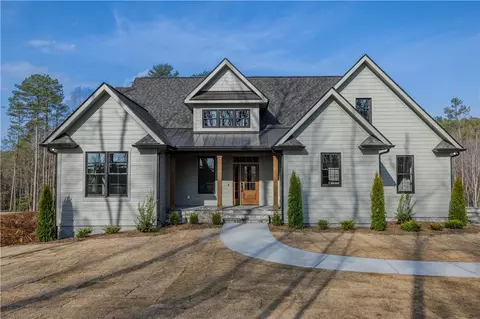 236 W Old Pendleton Rd, Central, SC 29630