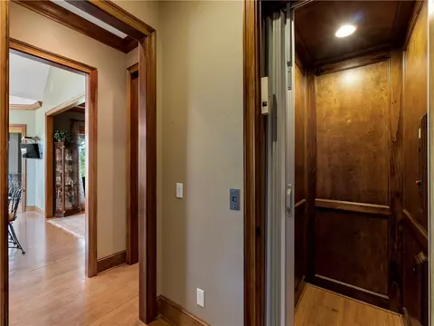 Entry Way - 220 Long Cove Ct, Sunset, SC 29685 photo 3 of 5