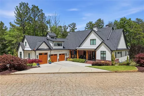 1198 N Edgewater Trl, Toccoa, GA 30577