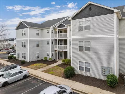 182 University Village Dr #E, Central, SC 29630