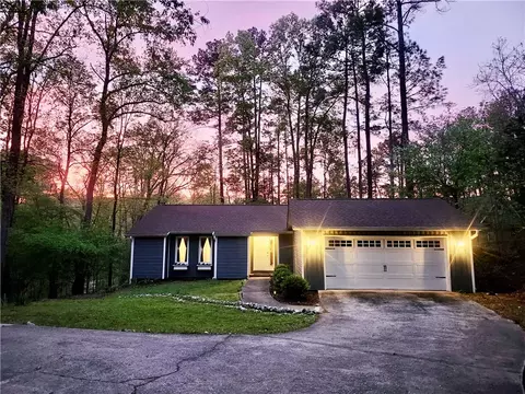 1279 Coneross Point Dr, Seneca, SC 29678