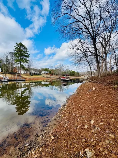 89 Lake Forest Dr, Iva, SC 29655
