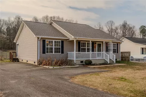 804 Clark Rd, Inman, SC 29349