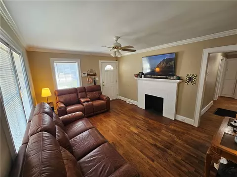 Living - 237 Pine Ln, Anderson, SC 29621 photo 2 of 3
