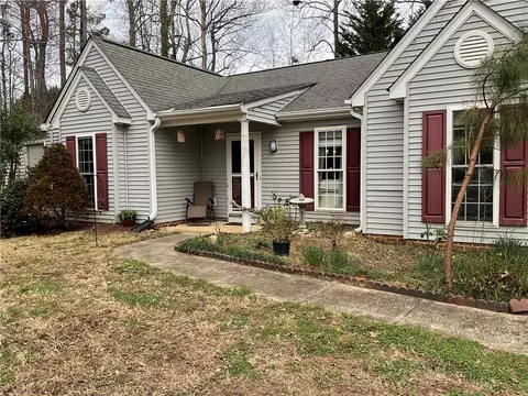229 Cub Cove Dr, Walhalla, SC 29691