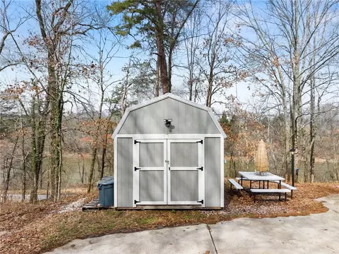 97 Cherokee Rd, Toccoa, GA 30577 photo 2