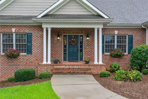 129 E Waterford Dr, Seneca, SC 29672