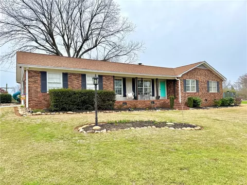 104 Lark Ln, Anderson, SC 29625
