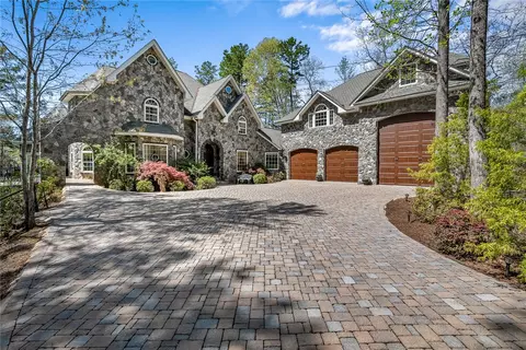 246 E Waters Edge Ln, West Union, SC 29696