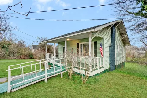 2505 E Brown St, Seneca, SC 29678 photo 2