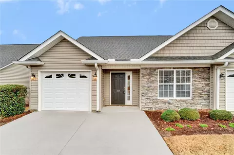 107 Shalom Dr, Simpsonville, SC 29681