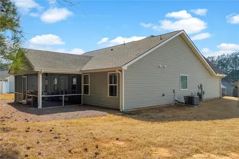 Exterior - 138 Madison Pointe Dr, Seneca, SC 29678 photo 6 of 9